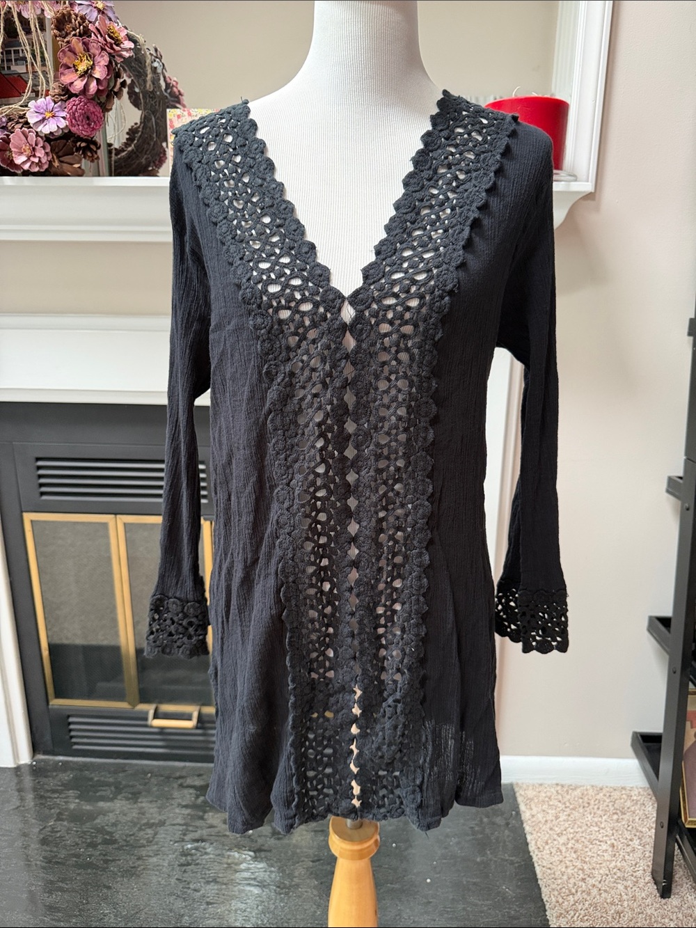 VENUS Black Crochet-Trim V-Neck Swim Coverup